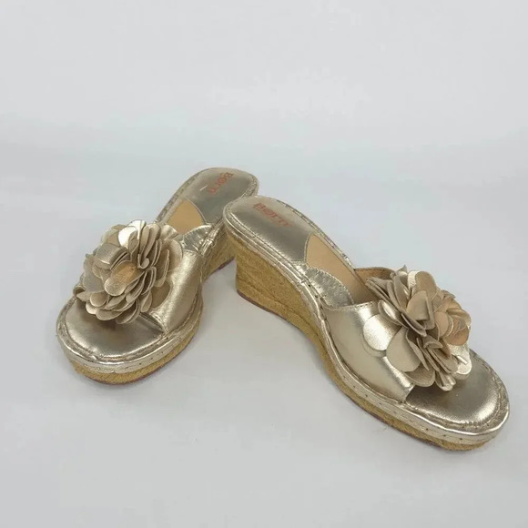 Born Wedgie Metallic Gold Sandals Leather 3D Flower Applique sz 9 - Picture 8 of 8